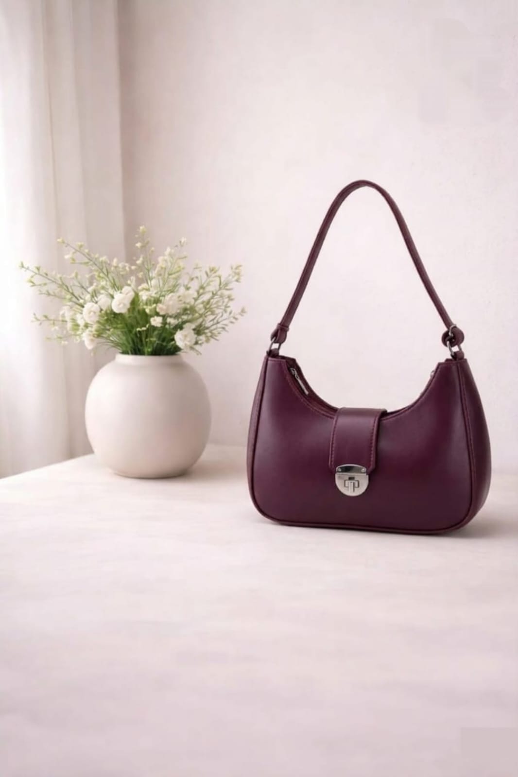 Luna Lock Women's Shoulder Bag – Stylish Black Handbag with Secure Metallic Lock